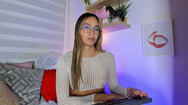 Snapshot of sara_madrid chatting on February 25, 12:26 pm sara madrid online show from February 25, 12:26 pm