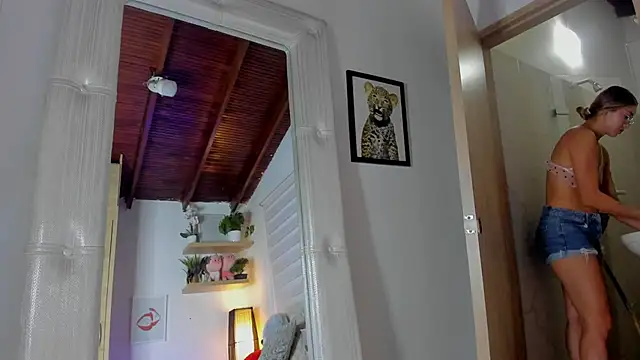 sara madrid online show from March 4, 12:33 pm