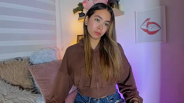 Snapshot of sara_madrid chatting on May 3, 12:11 pm sara madrid online show from May 3, 12:11 pm