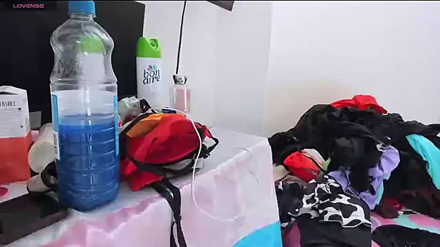 zou quira online show from November 22, 12:48 pm