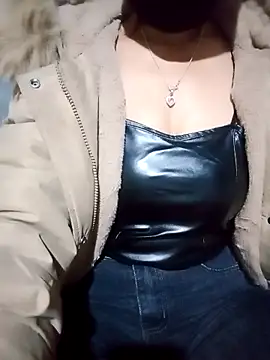 Snapshot of sulove_xx chatting on December 18, 8:42 am sulove xx online show from December 18, 8:42 am