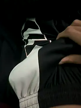 Snapshot of monster20cm chatting on November 13, 11:58 pm monster20cm online show from November 13, 11:58 pm