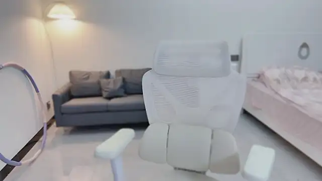 Maymay  online show from September 21, 11:45 am