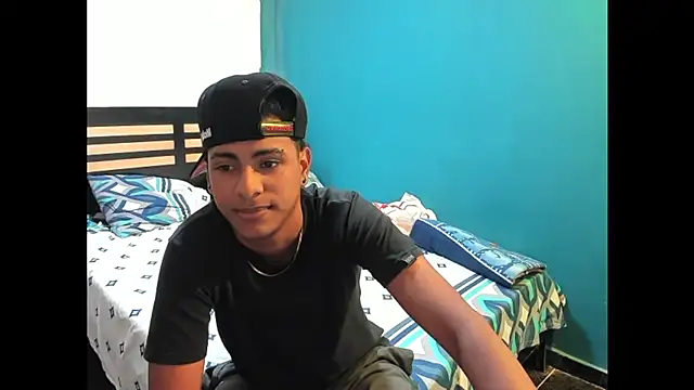 Andrew25- online show from August 3, 9:51 pm