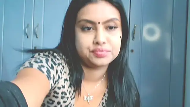 Indian GlowingMiax online show from October 4, 7:50 am