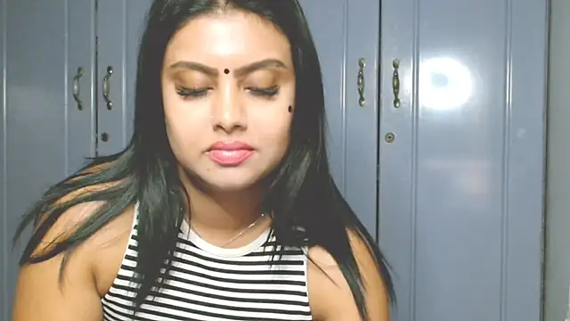 Indian GlowingMiax online show from October 5, 7:01 pm