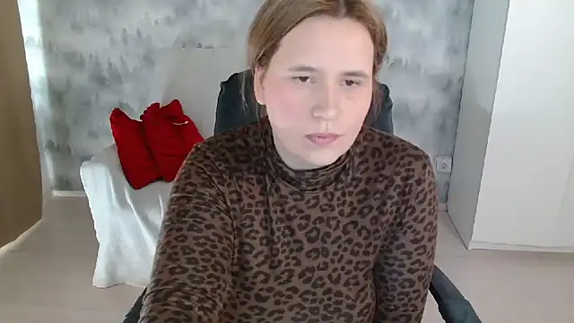 AdelinaLawson online show from April 17, 8:50 am