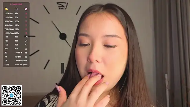 AlberthaEscue online show from October 22, 4:13 am