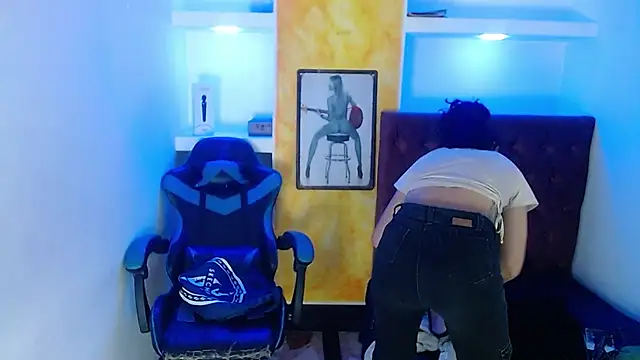 alison moon7 online show from September 18, 1:35 pm