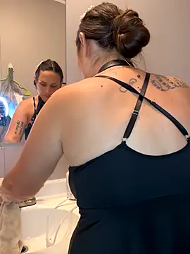 lillylooney online show from September 24, 5:33 am