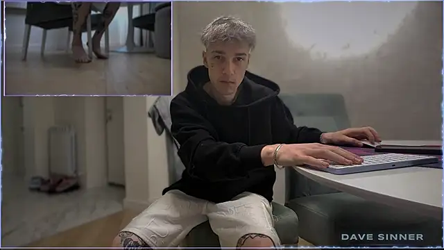 Snapshot of davesinner chatting on May 16, 8:44 am davesinner online show from May 16, 8:44 am