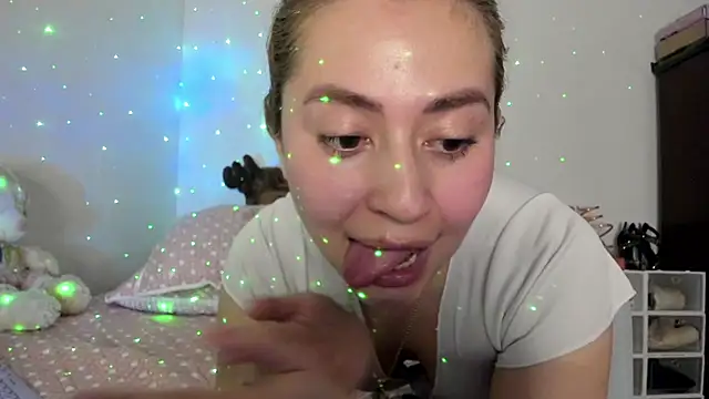 Snapshot of min-ji chatting on February 26, 6:29 pm min-ji online show from February 26, 6:29 pm