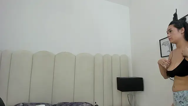 EmilyHanks  online show from March 14, 8:03 pm