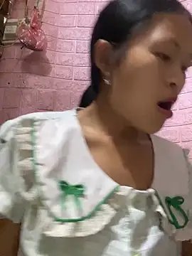Snapshot of milo_bae chatting on May 15, 1:45 am milo bae online show from May 15, 1:45 am