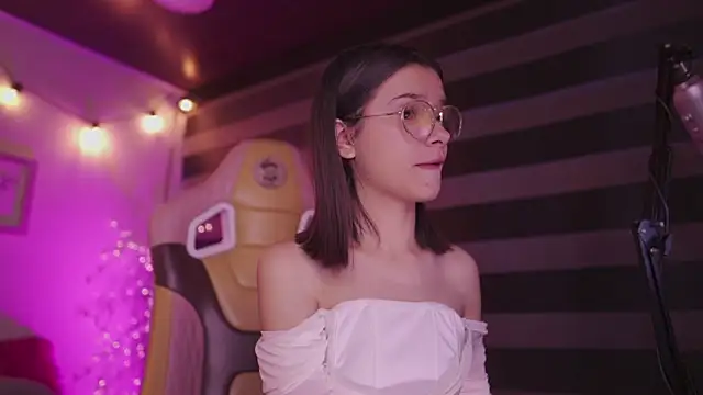 Lana Dreams  online show from November 19, 10:32 pm