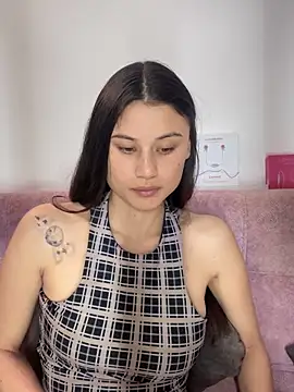 Snapshot of VioletaLorette chatting on October 29, 1:52 am VioletaLorette online show from October 29, 1:52 am