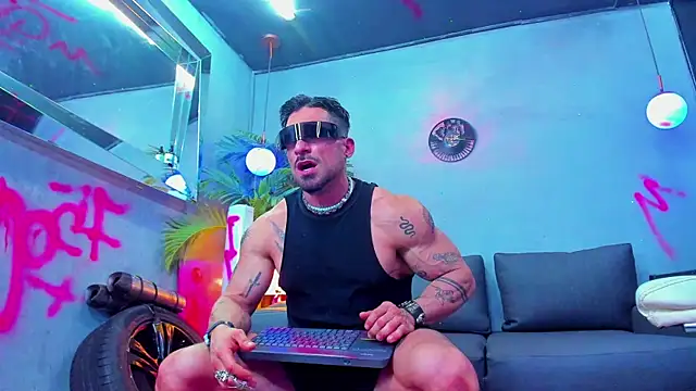 Snapshot of dennis_cox1 chatting on September 13, 3:50 am dennis cox1 online show from September 13, 3:50 am