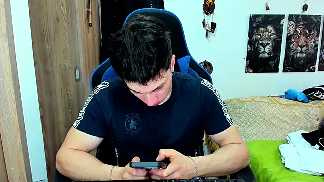 Snapshot of javiersexymann chatting on December 12, 9:04 pm javiersexymann online show from December 12, 9:04 pm