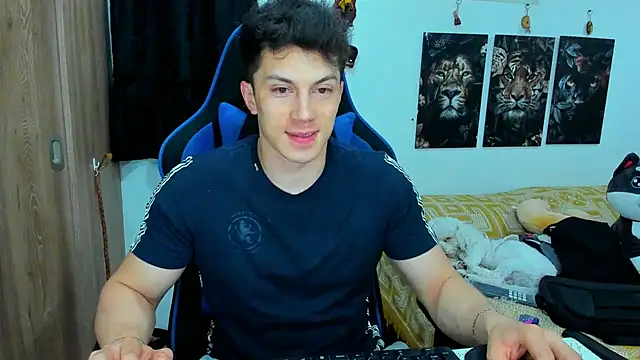 Snapshot of javiersexymann chatting on January 11, 2:20 am javiersexymann online show from January 11, 2:20 am