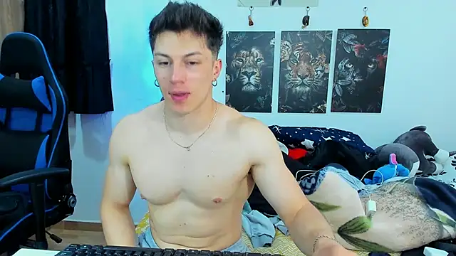 Snapshot of javiersexymann chatting on January 25, 9:04 pm javiersexymann online show from January 25, 9:04 pm