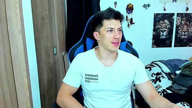 Snapshot of javiersexymann chatting on February 16, 10:21 pm javiersexymann online show from February 16, 10:21 pm