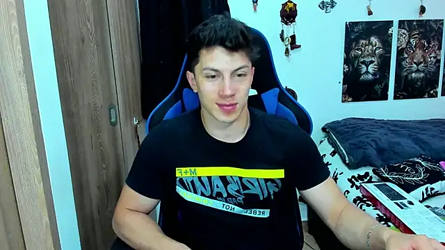 Snapshot of javiersexymann chatting on February 19, 9:14 pm javiersexymann online show from February 19, 9:14 pm