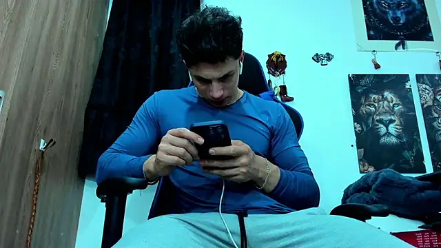 Snapshot of javiersexymann chatting on February 23, 12:30 am javiersexymann online show from February 23, 12:30 am