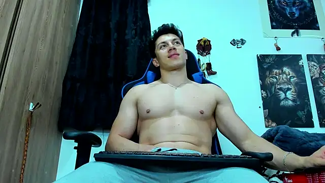 Snapshot of javiersexymann chatting on February 23, 3:35 am javiersexymann online show from February 23, 3:35 am