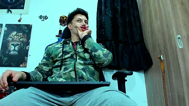 Snapshot of javiersexymann chatting on February 25, 10:18 pm javiersexymann online show from February 25, 10:18 pm