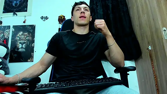 Snapshot of javiersexymann chatting on March 2, 3:24 am javiersexymann online show from March 2, 3:24 am