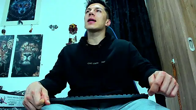 Snapshot of javiersexymann chatting on March 20, 6:19 am javiersexymann online show from March 20, 6:19 am