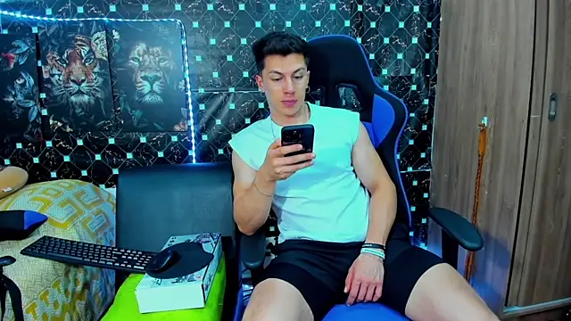 Snapshot of javiersexymann chatting on October 2, 9:55 pm javiersexymann online show from October 2, 9:55 pm