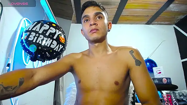 Angel latinboy online show from March 18, 1:43 am