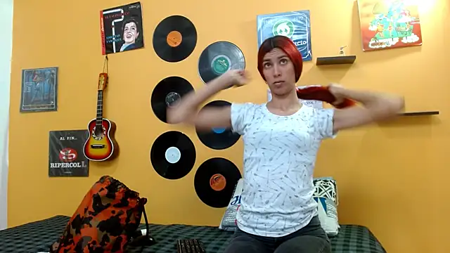 skinnyverus18 online show from October 20, 7:14 pm