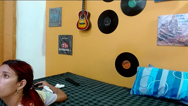 skinnyverus18 online show from December 18, 7:09 pm