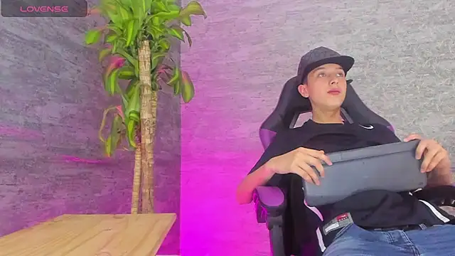 ArthurCox online show from September 23, 5:38 pm