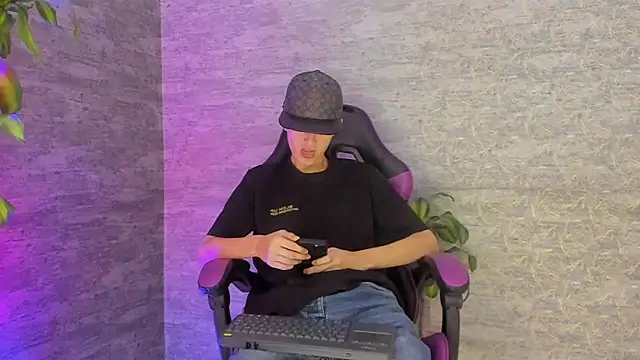 ArthurCox online show from October 3, 5:32 pm