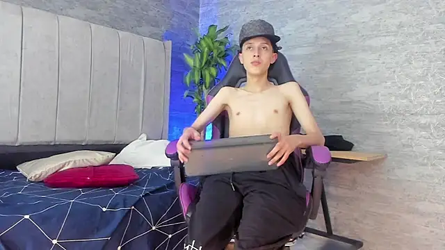 ArthurCox online show from October 19, 5:24 pm