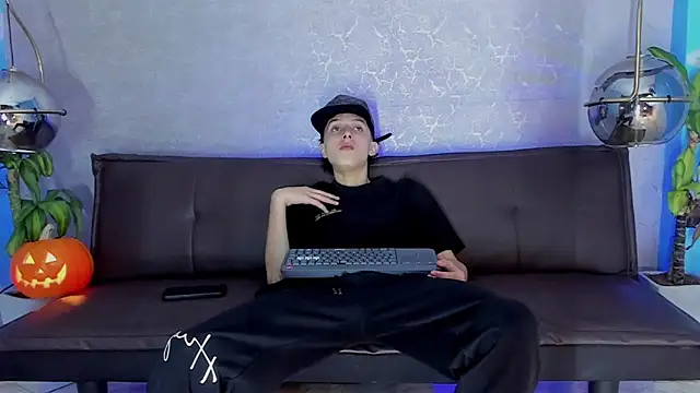 ArthurCox online show from October 28, 5:37 pm