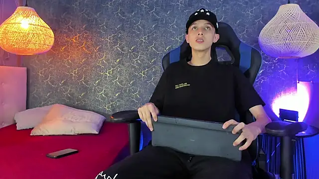 ArthurCox online show from November 13, 5:34 pm