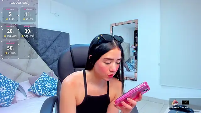 SaraWagner  online show from October 13, 5:57 pm