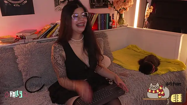 sophieee art online show from October 27, 2:15 am