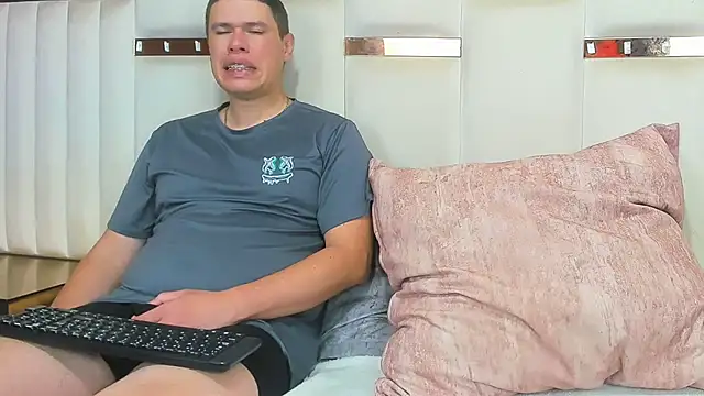 CandyandSteven online show from December 18, 3:12 am