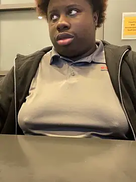 Snapshot of Breezylws chatting on September 28, 6:52 am Breezylws online show from September 28, 6:52 am