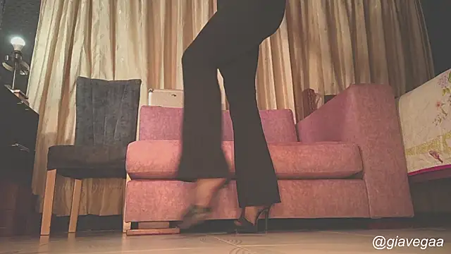 gigifontaine   online show from December 3, 9:57 pm