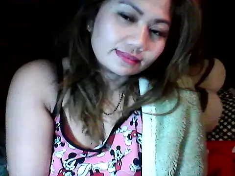 Snapshot of Miss_Heart chatting on February 9, 6:01 pm Miss Heart online show from February 9, 6:01 pm