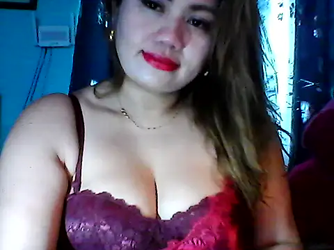 Snapshot of Miss_Heart chatting on February 26, 11:37 pm Miss Heart online show from February 26, 11:37 pm