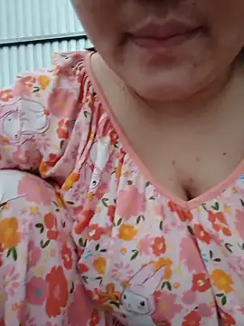 Snapshot of _Babyrose_ chatting on May 28, 8:22 am Babyrose online show from May 28, 8:22 am