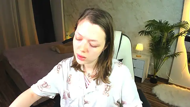 Lunar Lily online show from September 17, 5:42 am