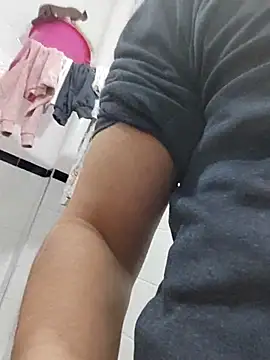 Snapshot of bilalbilal1 chatting on November 17, 1:22 am bilalbilal1 online show from November 17, 1:22 am